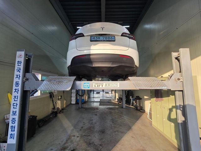 Tesla Model Y 2022 — inspection photo 2