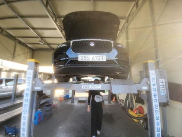 Jaguar F-PACE 2018 — inspection photo 1
