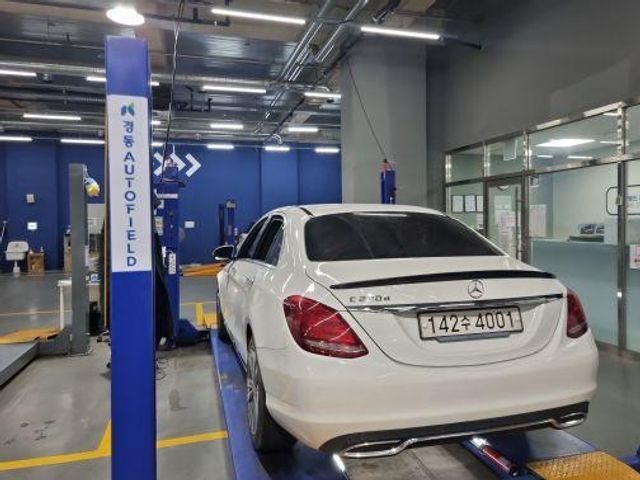 Mercedes-Benz C-Class 2018 — inspection photo 2
