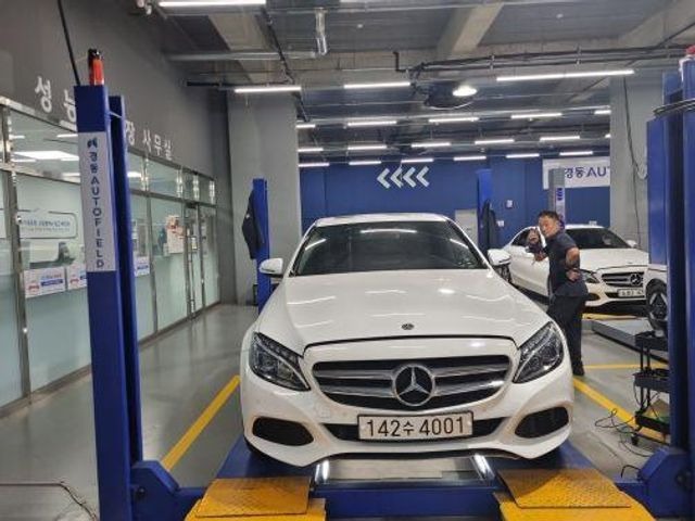 Mercedes-Benz C-Class 2018 — inspection photo 1