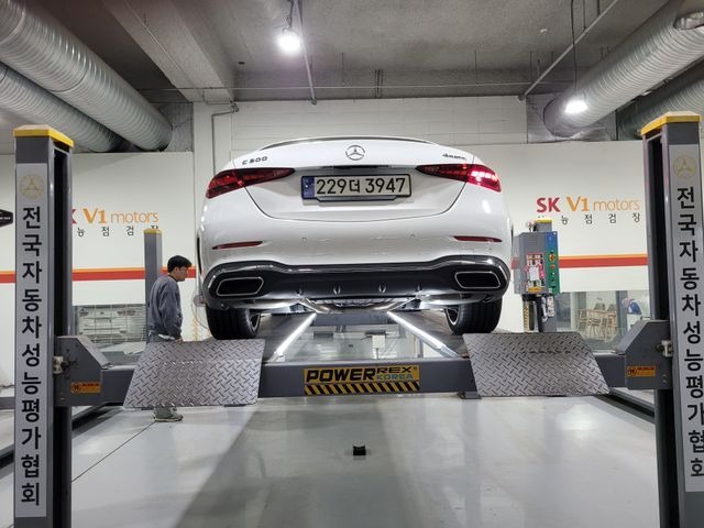 Mercedes-Benz C-Class 2024 — inspection photo 2