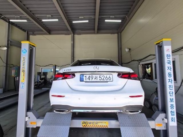 Mercedes-Benz E-Class 2023 — inspection photo 2