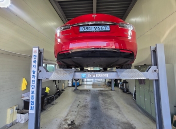 Tesla Model S 2017 — inspection photo 2