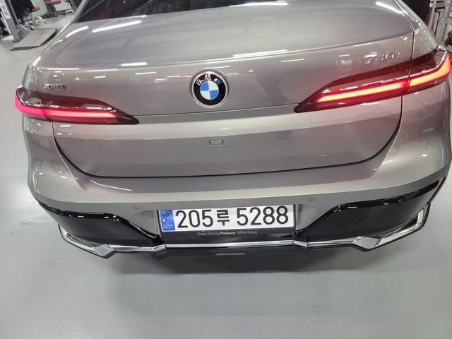 BMW 7-Series 2025 — inspection photo 2
