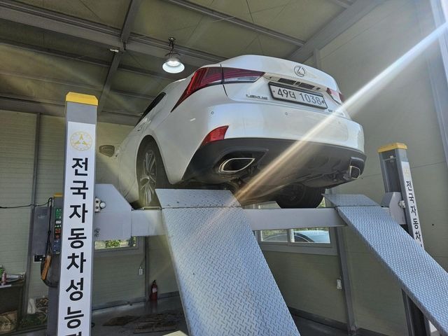 Lexus IS 2017 — inspection photo 2