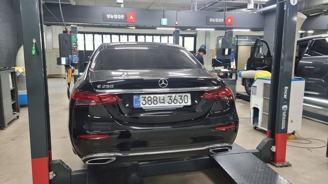 Mercedes-Benz E-Class 2023 — inspection photo 2