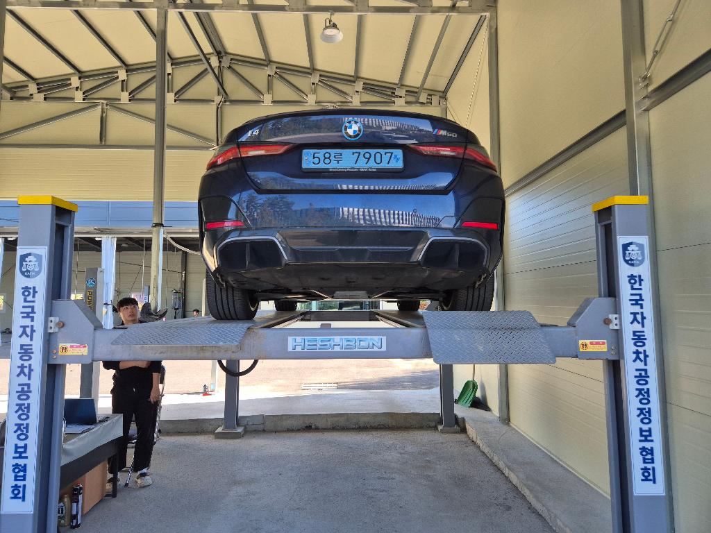 BMW i4 2022 — inspection photo 2