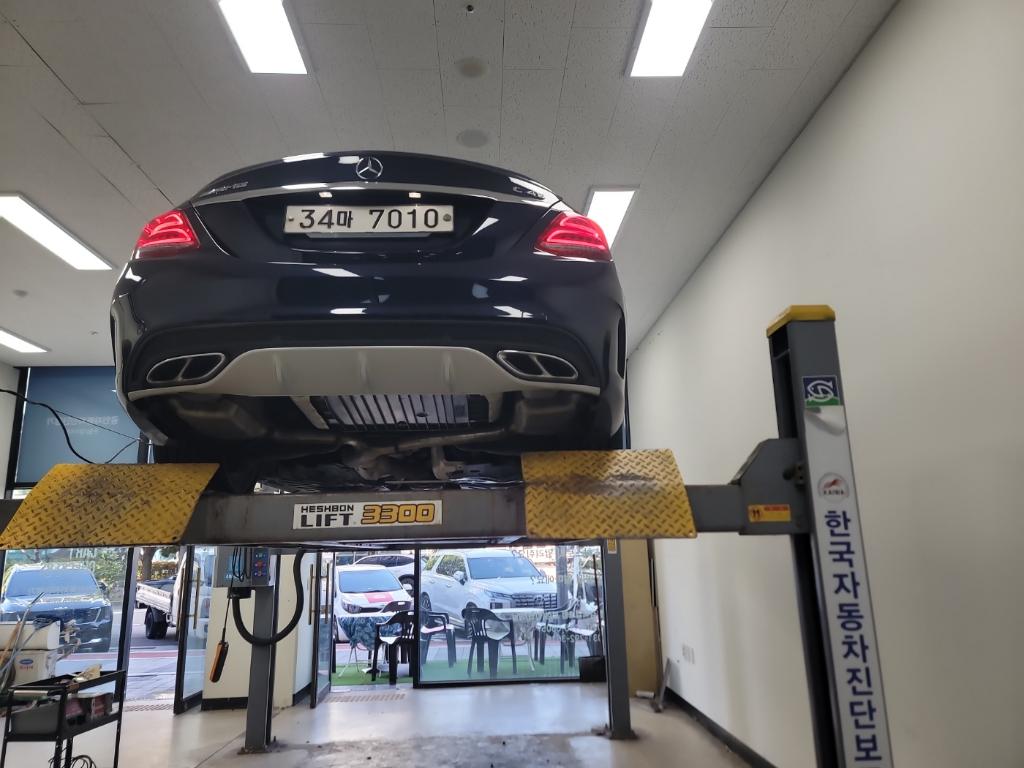 Mercedes-Benz C-Class 2018 — inspection photo 2