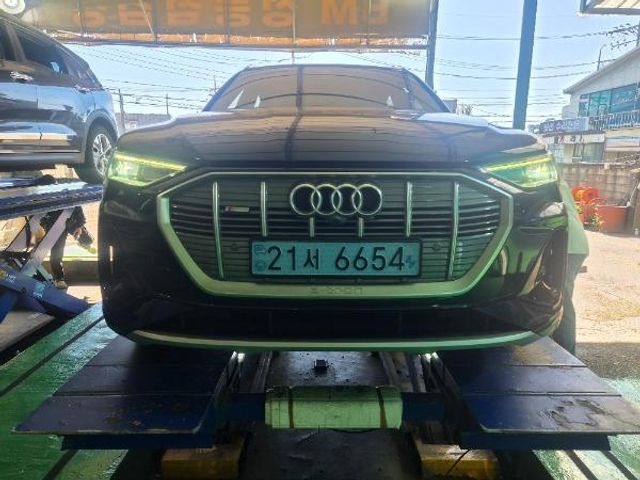 Audi e-tron 2022 — inspection photo 1