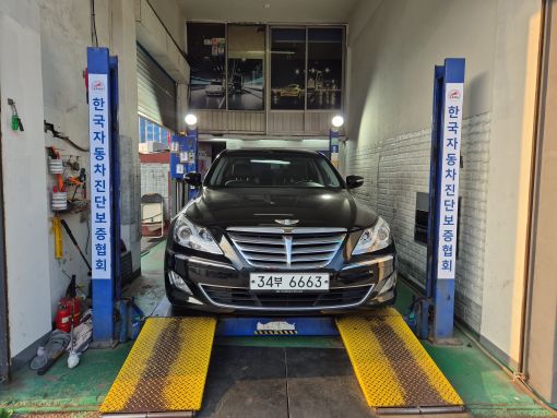 Hyundai Genesis 2012 — inspection photo 1