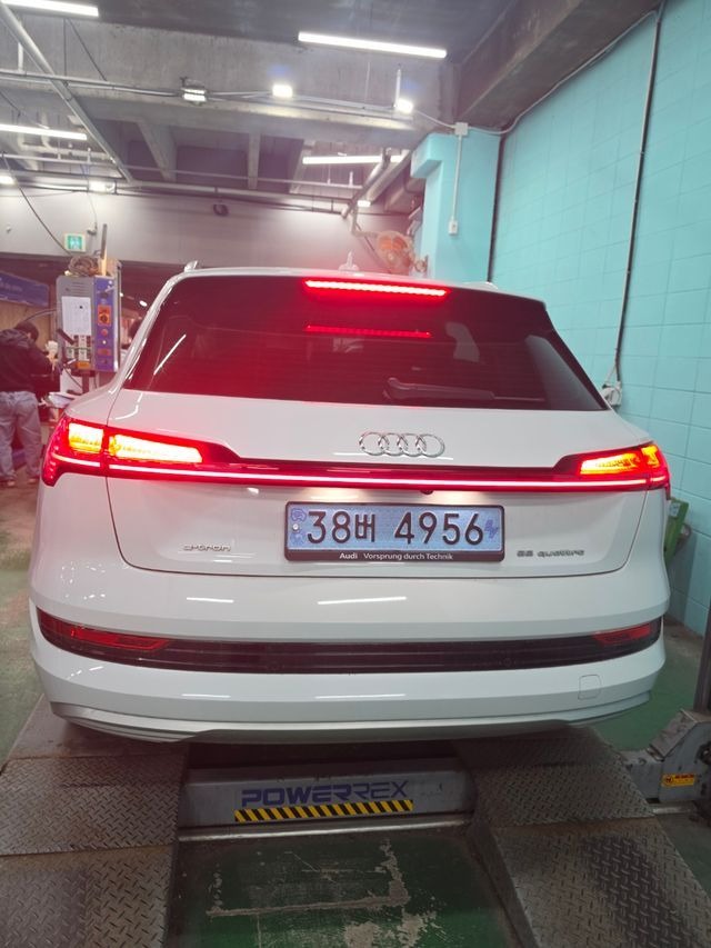 Audi e-tron 2022 — inspection photo 2