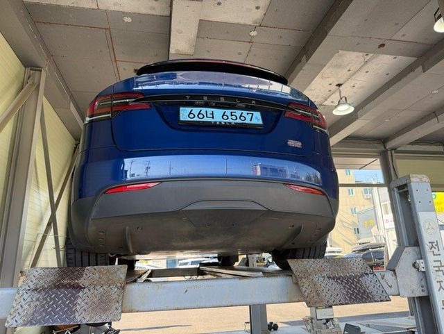 Tesla Model X 2023 — inspection photo 2