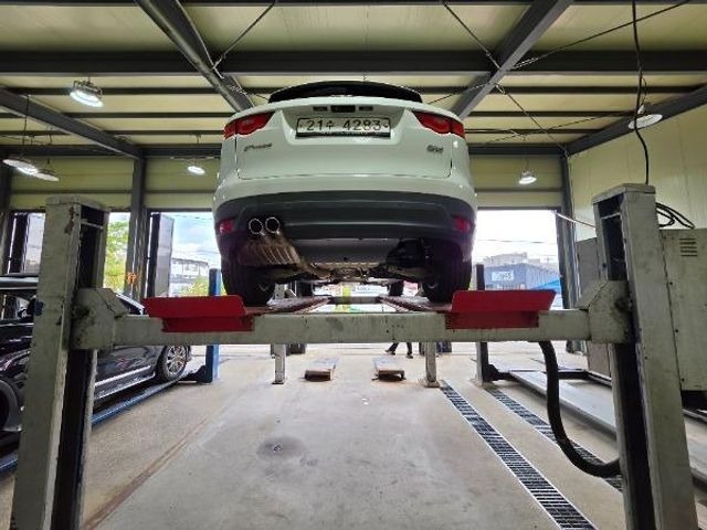Jaguar F-PACE 2018 — inspection photo 2