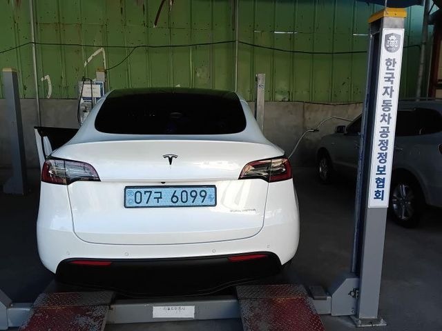 Tesla Model Y 2021 — inspection photo 2