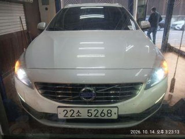 Volvo V60 2015 — inspection photo 1