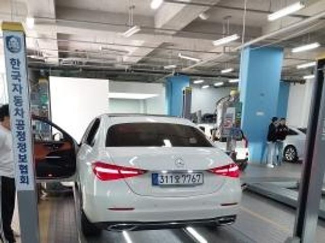 Mercedes-Benz C-Class 2025 — inspection photo 2