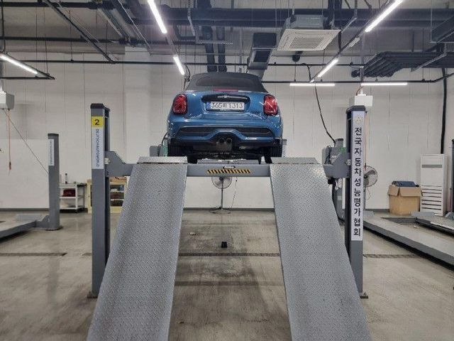 Mini Cooper Convertible 2024 — inspection photo 2