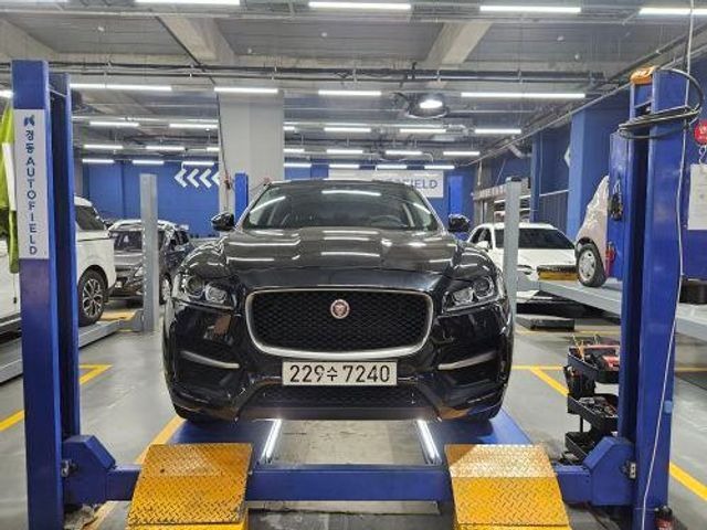 Jaguar F-PACE 2017 — inspection photo 1