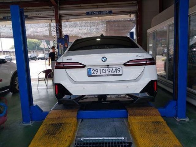 BMW 5-Series 2026 — inspection photo 2