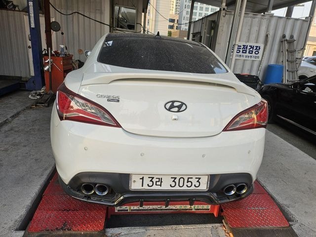 Hyundai Genesis 2010 — inspection photo 2