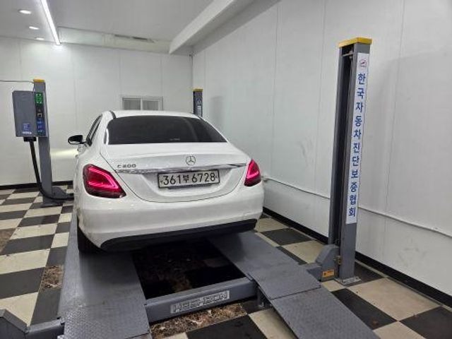 Mercedes-Benz C-Class 2019 — inspection photo 2