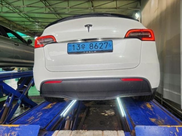 Tesla Model Y 2023 — inspection photo 2