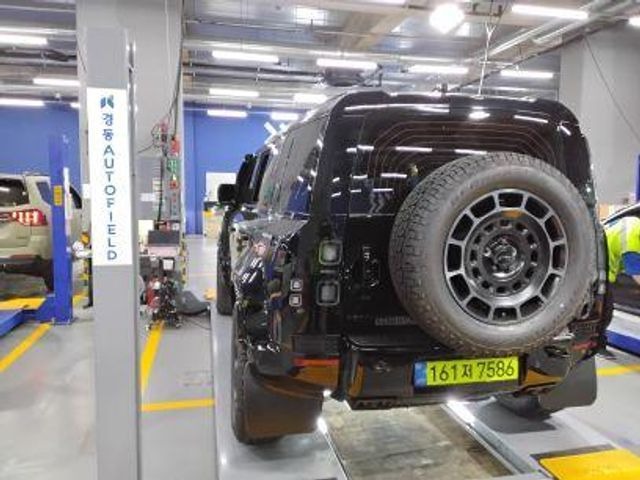Land Rover Defender 2026 — inspection photo 2