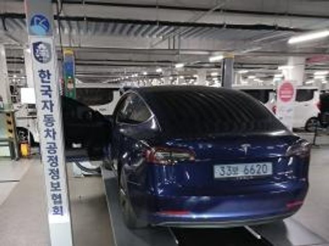 Tesla Model 3 2022 — inspection photo 2