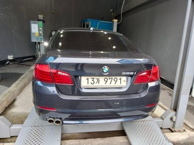 BMW 5-Series 2011 — inspection photo 2