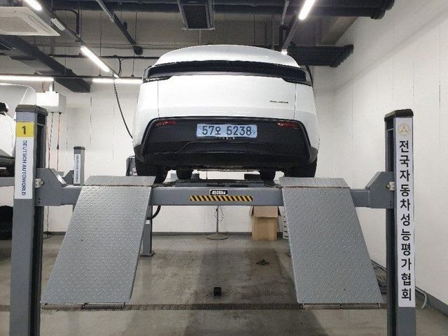 Tesla Model Y 2025 — inspection photo 2