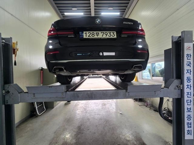 BMW 5-Series 2023 — inspection photo 2