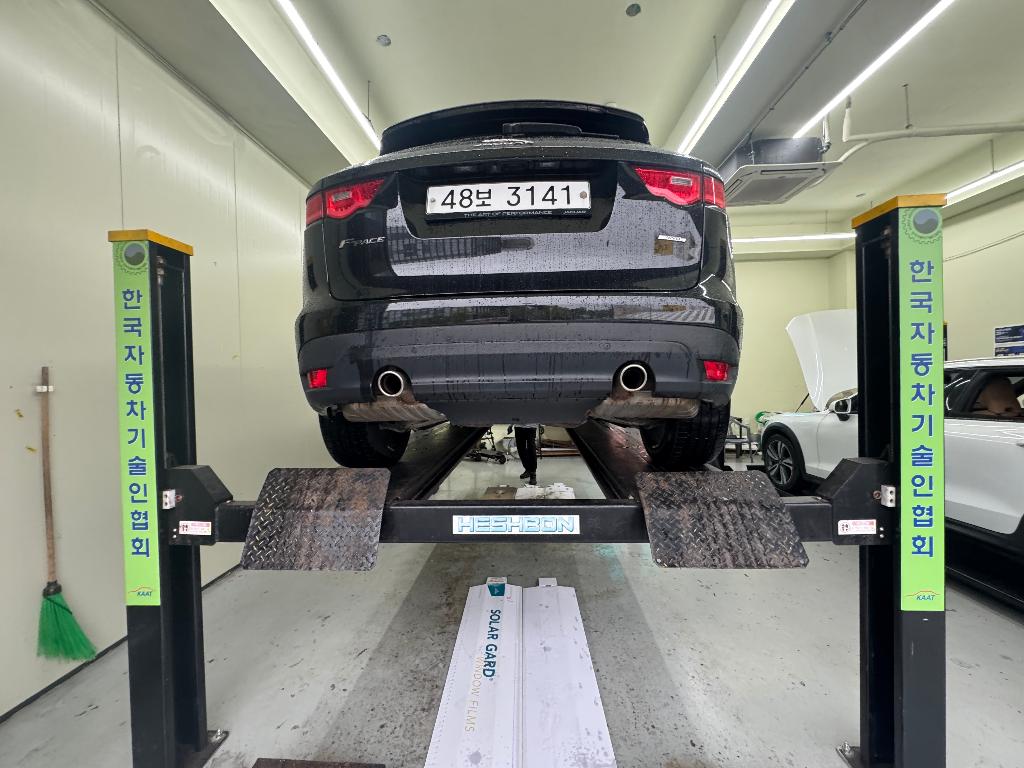 Jaguar F-PACE 2017 — inspection photo 2