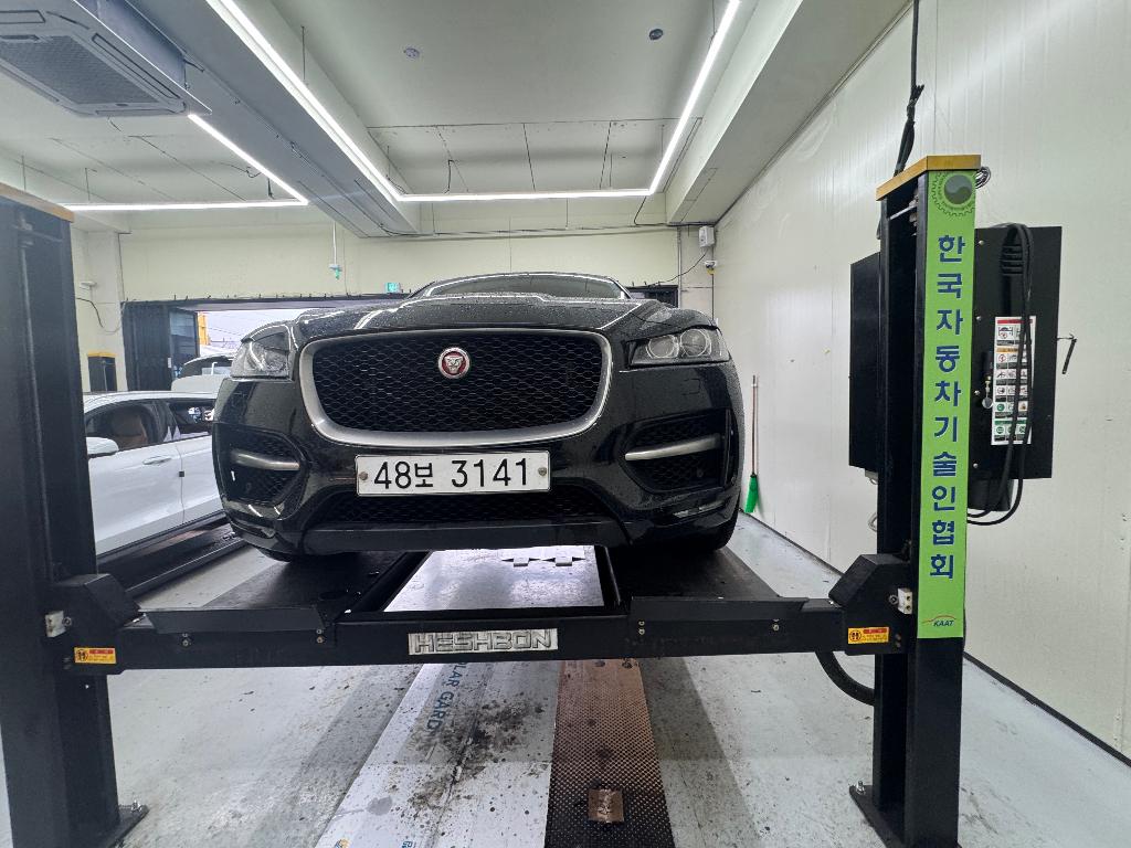 Jaguar F-PACE 2017 — inspection photo 1