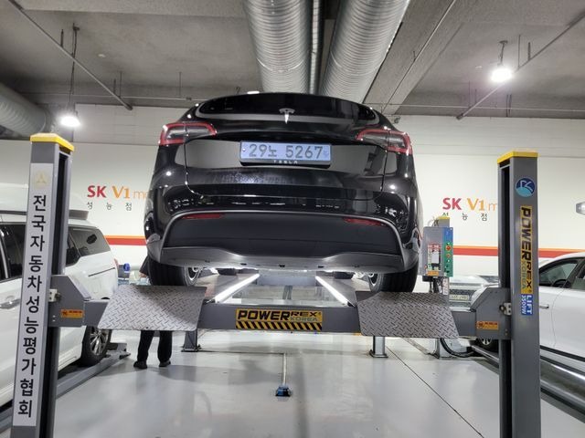 Tesla Model Y 2024 — inspection photo 2