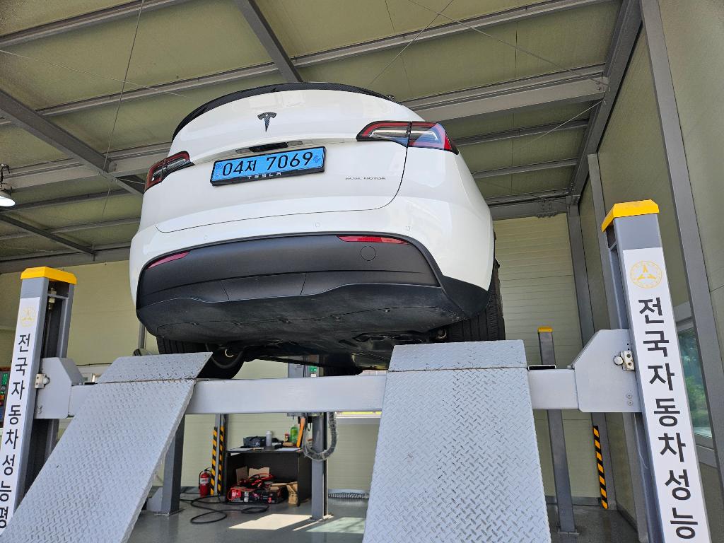 Tesla Model Y 2022 — inspection photo 2