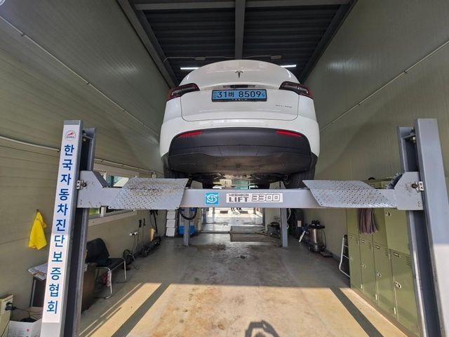 Tesla Model Y 2022 — inspection photo 2