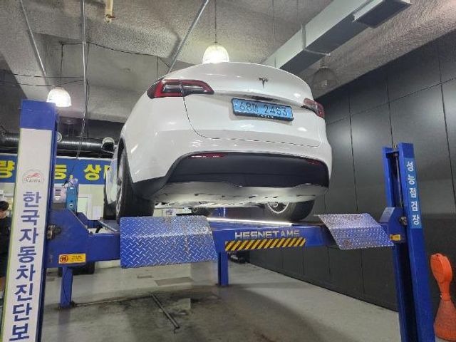 Tesla Model Y 2024 — inspection photo 2