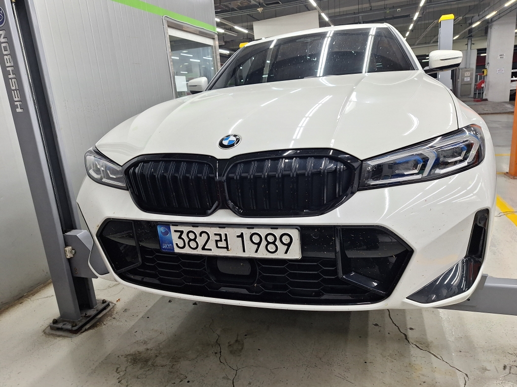 BMW 3-Series 2023 — inspection photo 1