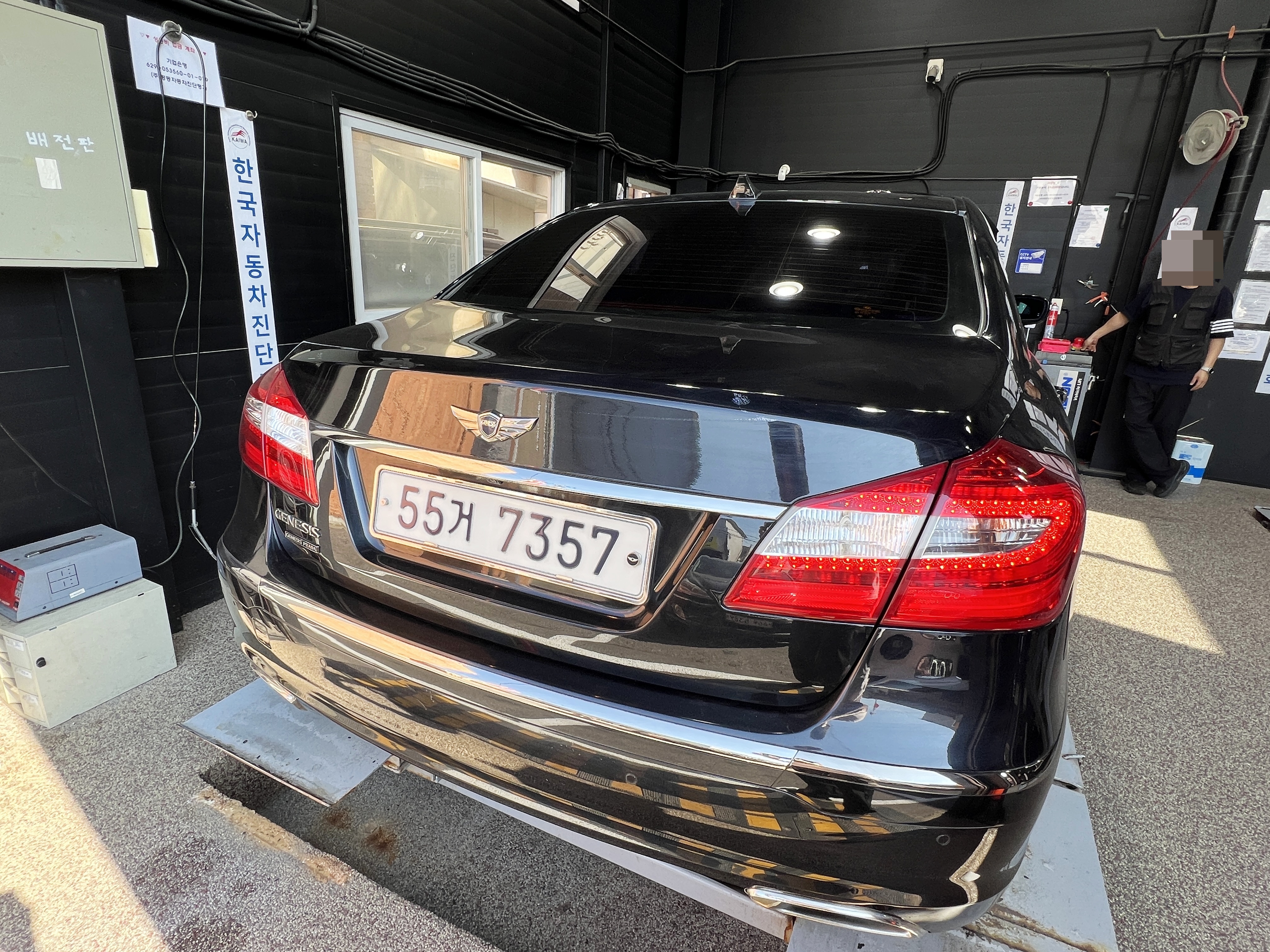 Hyundai Genesis 2012 — inspection photo 2