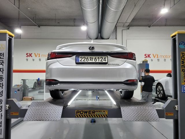 Lexus ES 2025 — inspection photo 2