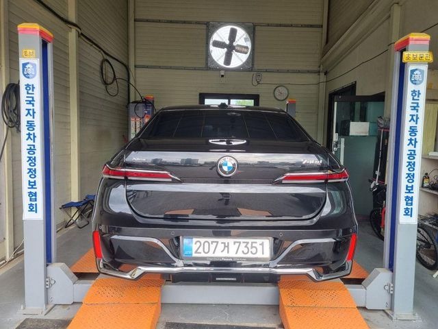 BMW 7-Series 2025 — inspection photo 2