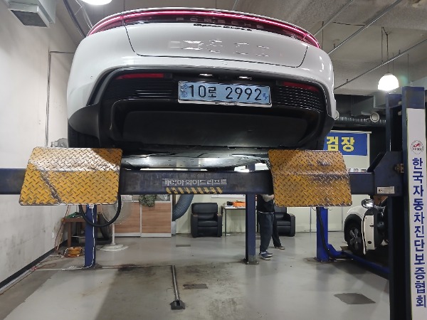 Porsche Taycan 2021 — inspection photo 2