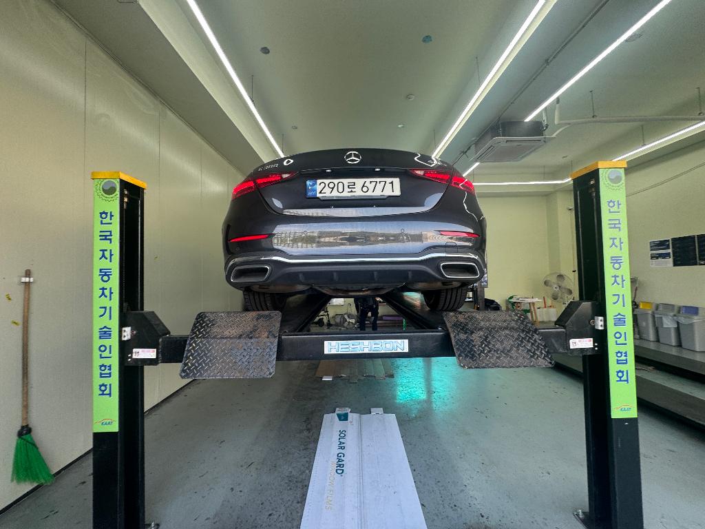 Mercedes-Benz C-Class 2023 — inspection photo 2