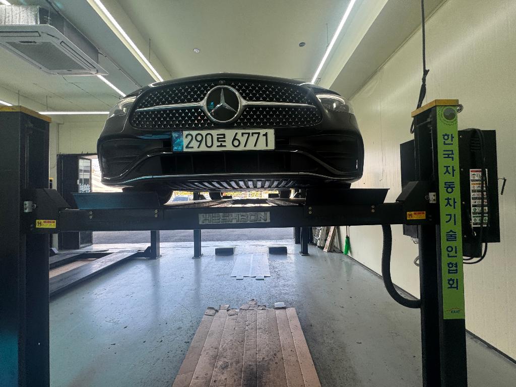 Mercedes-Benz C-Class 2023 — inspection photo 1