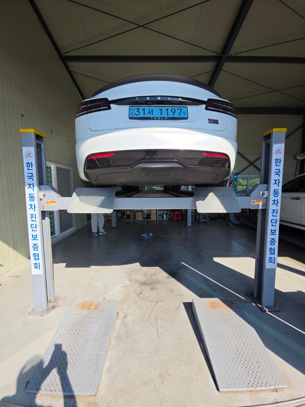 Tesla Model S 2023 — inspection photo 2