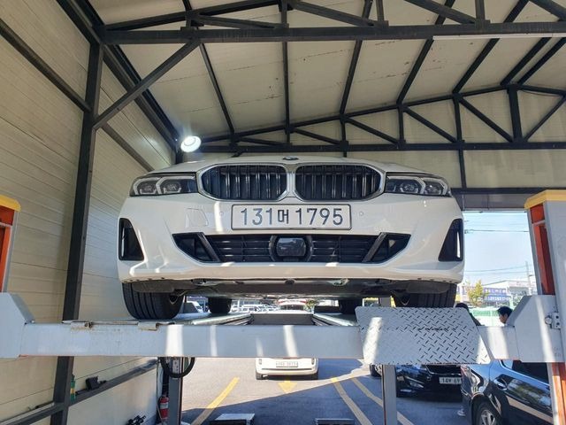 BMW 3-Series 2023 — inspection photo 1
