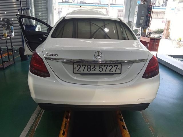 Mercedes-Benz C-Class 2019 — inspection photo 2