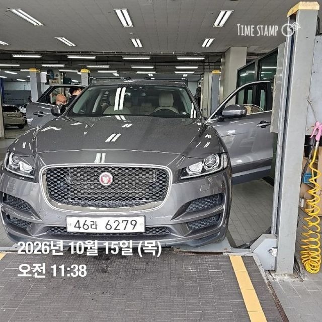 Jaguar F-PACE 2017 — inspection photo 1