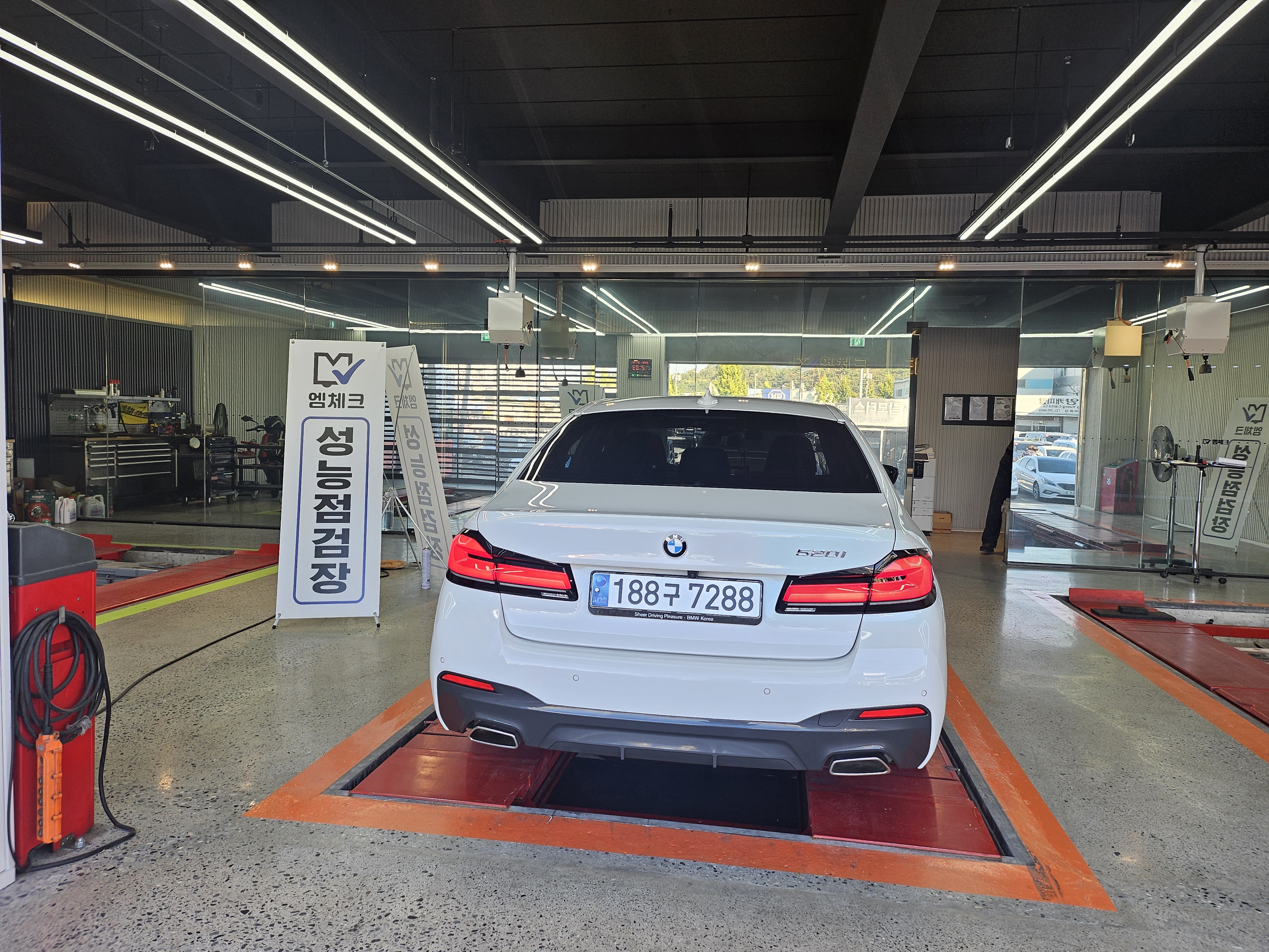 BMW 5-Series 2023 — inspection photo 2