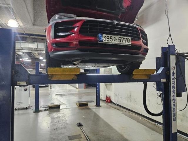 Porsche Macan 2021 — inspection photo 1